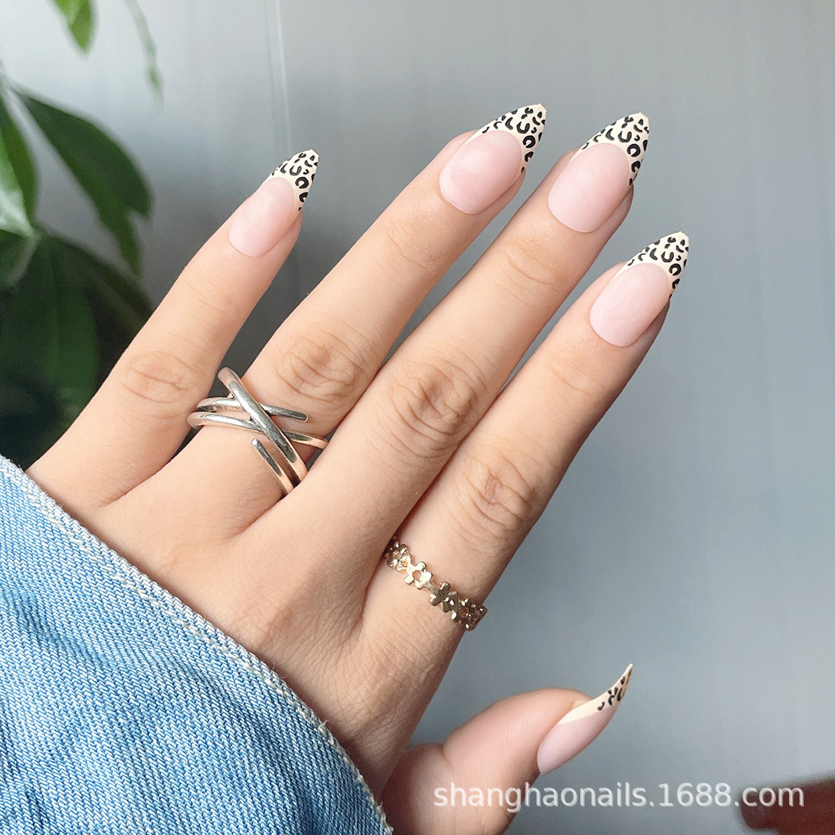 Medium Nails [Buy 2 get 1 more nails]